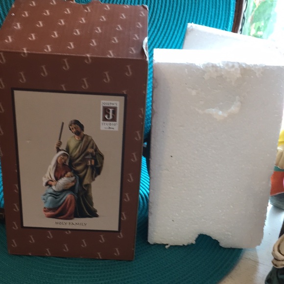 Joseph’s Studio Holly Family statue - Picture 6 of 8